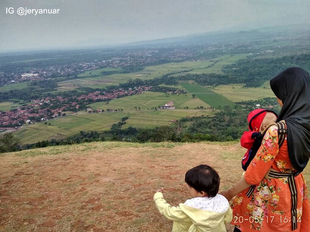 Memandangi Indahnya Kota Majalengka Dari Paraland