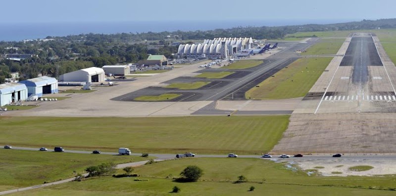 Federales confiscan $850.000 y cinco armas a dominicano que  iba en avión privado a Punta Cana 