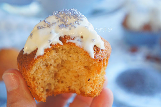 Classic Cupcakes with Cheese Frosting