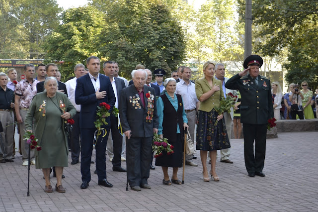 Покладання квітів до пам’ятника В.Лягіна, керівника Миколаївської підпільної групи «Центр».