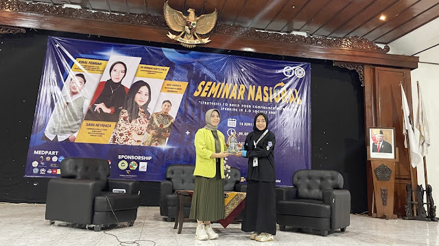 Seminar Public Speaking Universitas Slamet Riyadi Surakarta