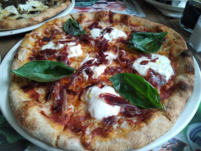 Pizzas de masa de espelta ecológica, sanas y saludables, en OVEN