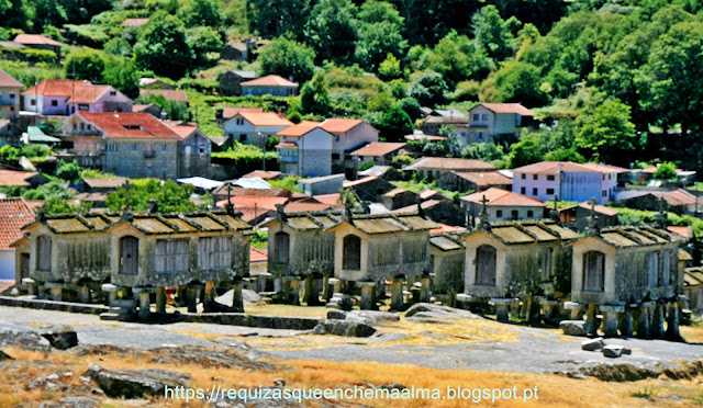 Lindoso, espigueiros de granito