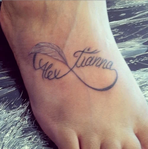 infinito con nombre tatuaje