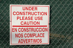under construction, please use caution. En construcción, nos complace advertimos