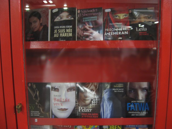 Vitrine du Relay du RER Chatelet les Halles