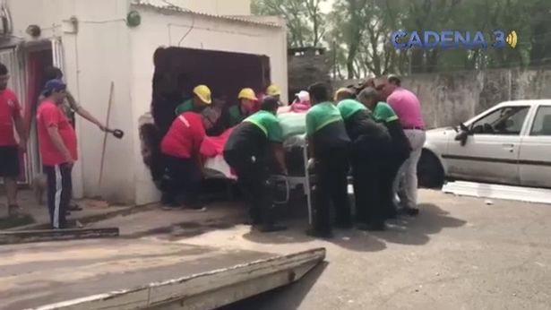 Woman weighing 490kg cut out of her house for a life-saving operation