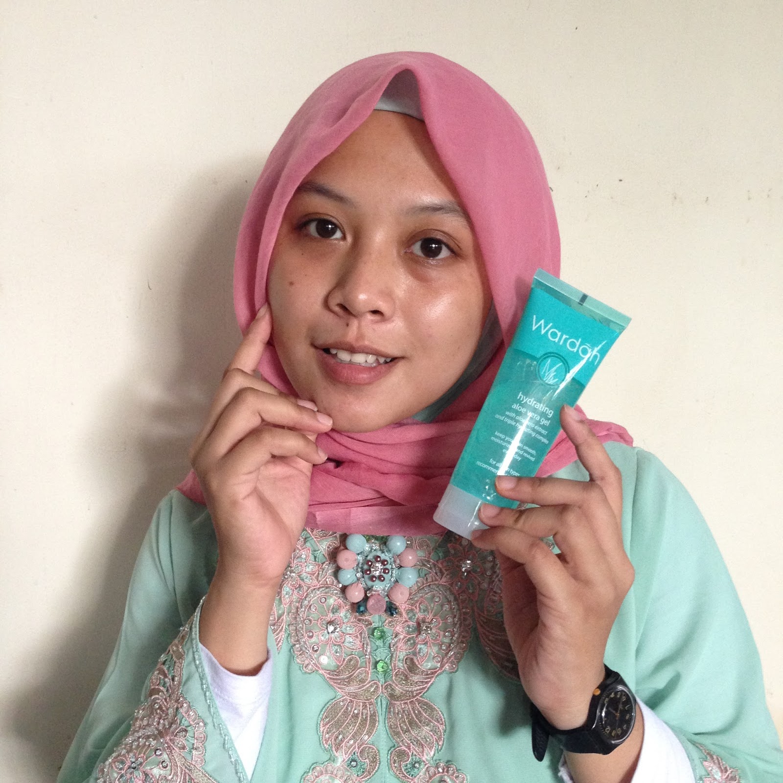 Nyonya Nyinyas Room Lebaran Glowing Signature Makeup WARDAH One