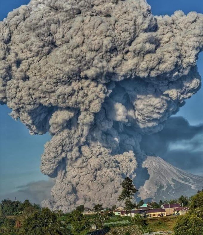 Volcán Sinabung (norte de Sumatra, Indonesia): fuerte erupción hoy, ceniza a 20.000 pies de altitud y avalanchas calientes en las laderas del sur