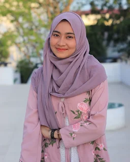 Hijabers cantik Ririn Putri Anjani