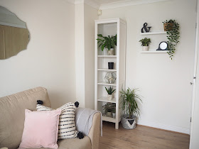 How to style an ikea hemnes bookcase shelf three ways. Home decor styling tips. Greenery and house plants, candles, books and accessories to create styled shelves. 