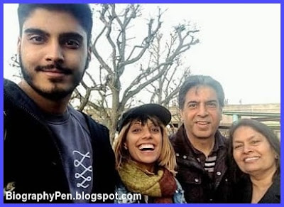 Ritu Arya with her father and mother and brother