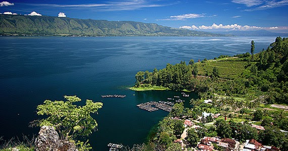 Around Indonesia: Danau Toba (Lake Toba)