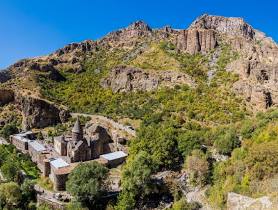 El Monasterio de Geghard y valle alto del Azat