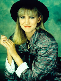 June 25, 1988 : Teenager Debbie Gibson earns a #1 hit with “Foolish Beat”
