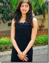 heroine_pranitha