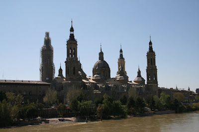 El Ebro a su paso por Zaragoza junto al Pilar