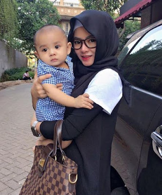 14 Foto Cantik Vitalia Shesya dalam Balutan Hijab, Bikin Adem Bro!