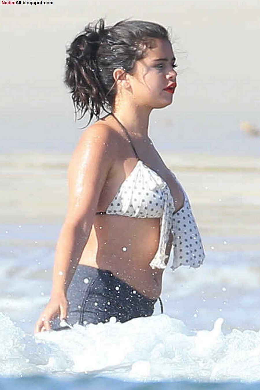 selena-gomez-bikini-2015