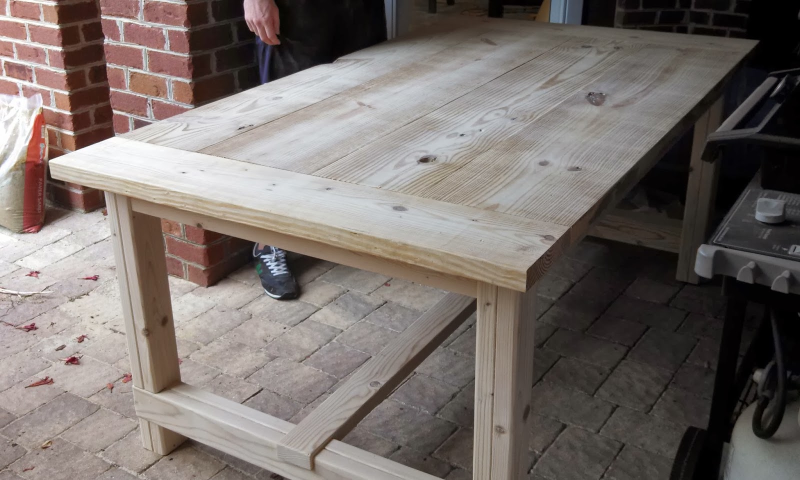 Just Rainbows and Butterflies: DIY Farmhouse Table