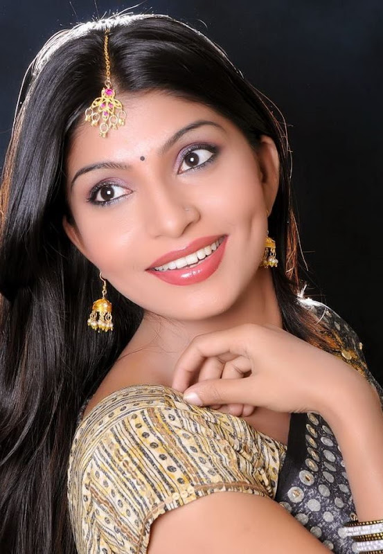 Pooja Roshan  Kannada Actress Latest Cute StillsPhotogallery wallpapers