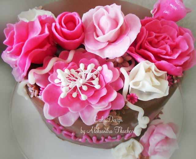 Fondant flowers cake