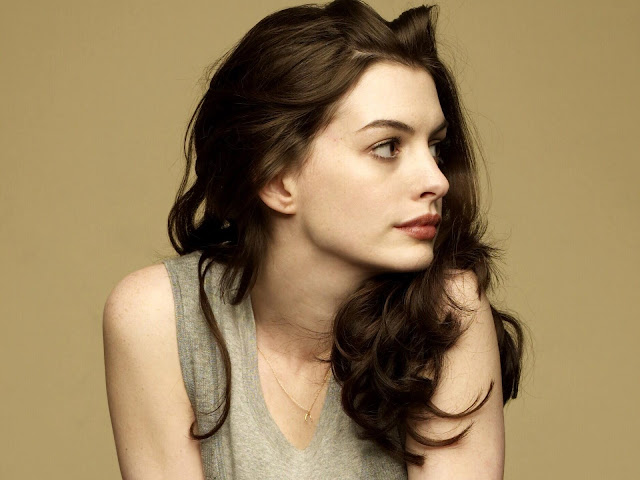 Anne Hathaway HD Wallpapers Free Download