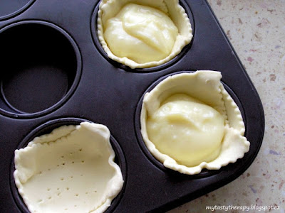 puff pastry custard bowls with fruit and whipped cream / how to