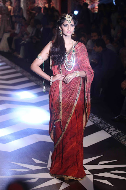 Bollywood Actress Sonam Kapoor Saree Photos