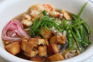 Asian Noodles with Shrimp and Vegetables