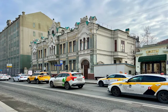 улица Большая Полянка, бывший доходный дом Н. С. Воробьева - М. Пайкерта (построен в 1905 году)