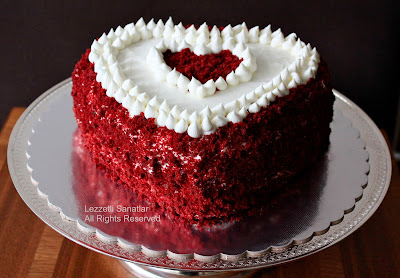 http://lezzetlisanatlar.blogspot.com/2013/02/sevgililer-gunu-pastasi-red-velvet-cake.html