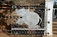 Elefanten sind überall - elephants everywhere - Jaya Sri Maha Bodhi
