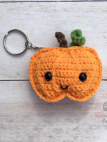 https://spinayarncrochet.com/pumpkin-keychain-free-crochet-pattern/