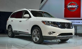  Nissan Pathfinder Hybrid SUV