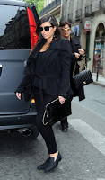 Kim Kardashian pregnant in Paris 