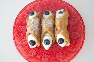 http://mojemenu.blogspot.com/2015/07/cannoli-sycylijskie-rurki-ze-sodka.html