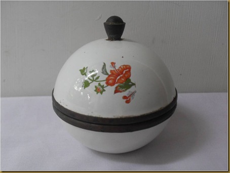 Cepuk enamel mungil