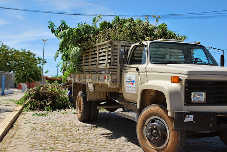 Resultado de imagem para caminhÃ£o do lixo da prefeitura de angicos