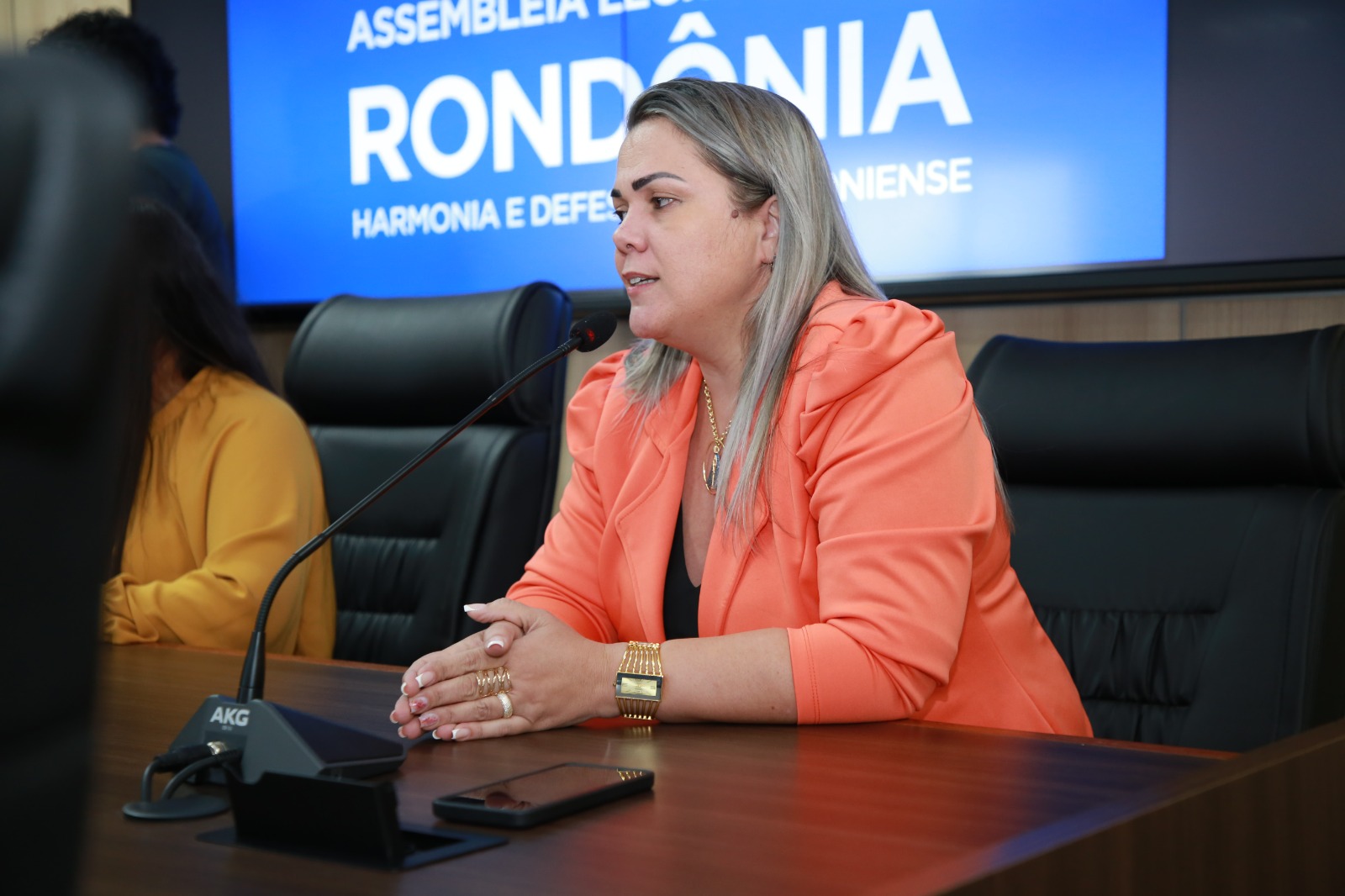 Cláudia de Jesus busca informações sobre exames de ressonância magnética em Rondônia