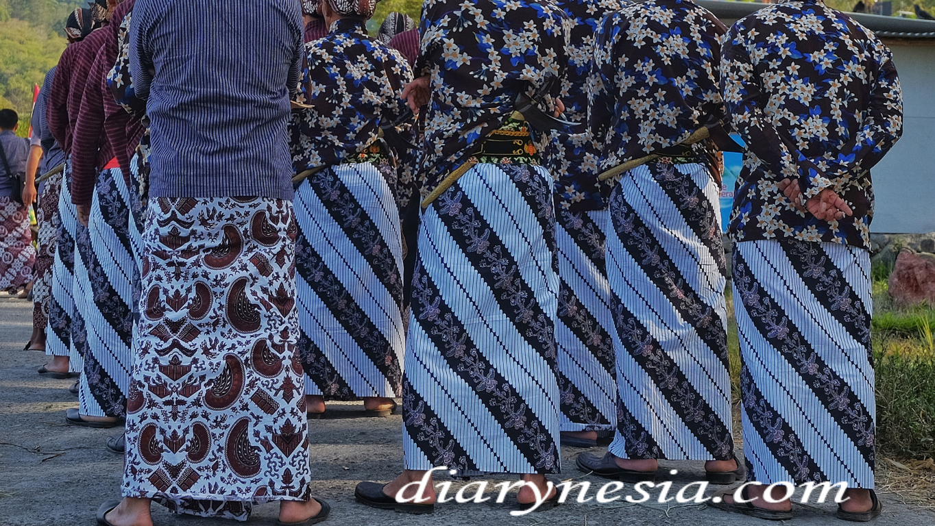 Indonesia Souvenir, Indonesia Gift, Batik fashion, diarynesia