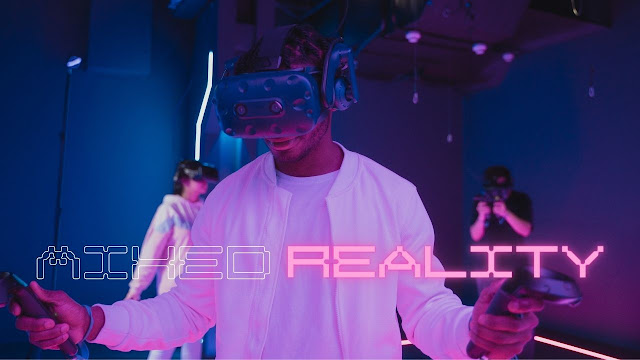 Mixed Reality (MR)