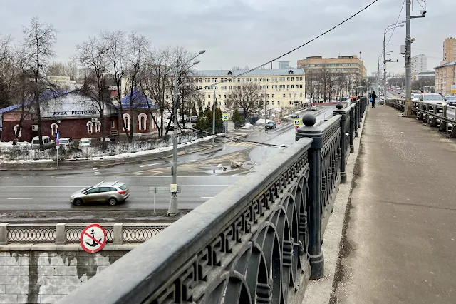 Матросский мост, Русаковская набережная, улица Стромынка