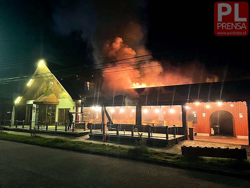 Incendio afectó de madrugada a restaurante de Frutillar