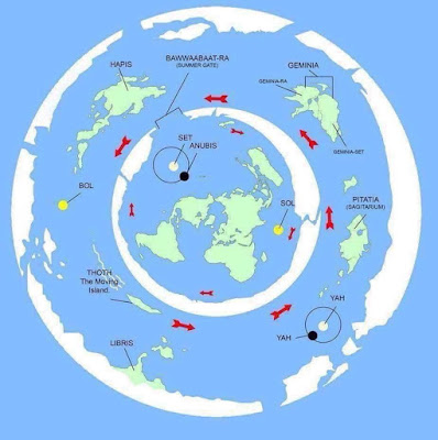 Famosa mappa della Terra-Piatta raffigurante altre terre oltre le mura antartiche e altri corpi celesti.