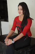 Hari Priya dazzling stills-thumbnail-20