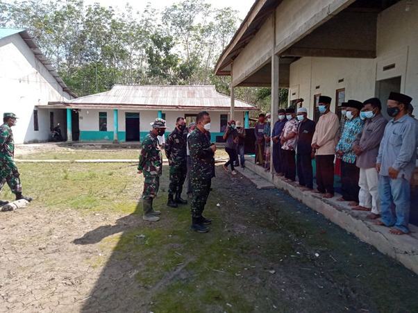 Kolonel Inf Eko Wibowo Dari Kemhan Memberi Penyuluhan di Lokasi TMMD Ke-111 Kodim 1207/Pontianak