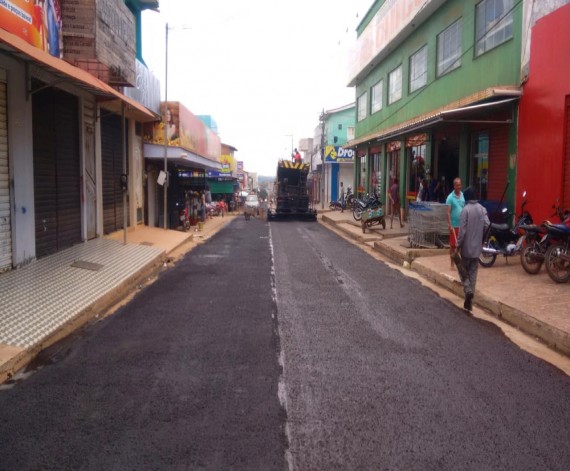 Buriticupu/Ma, Prefeitura continua trabalhos de recapeamento asfáltico em ruas da citade.