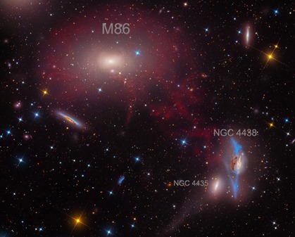 M86 na região central do aglomerado de galáxias de Virgem