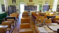 sampah di laci meja siswa ( catatan Radensyah )